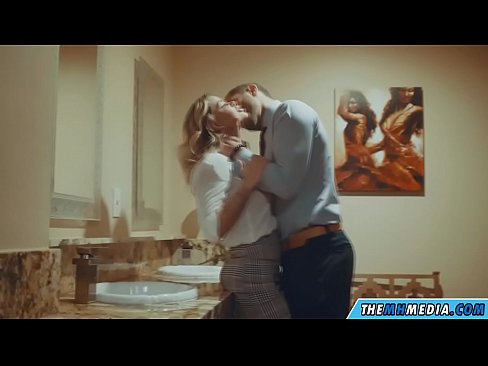 ❤️ Når en barmfagre blondine forfører dig på et offentligt toilet ❌ Sex at da.pornovore.ru ❌️